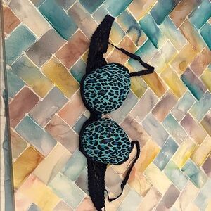 PINK Victoria's Secret Blue Leopard Print Bra